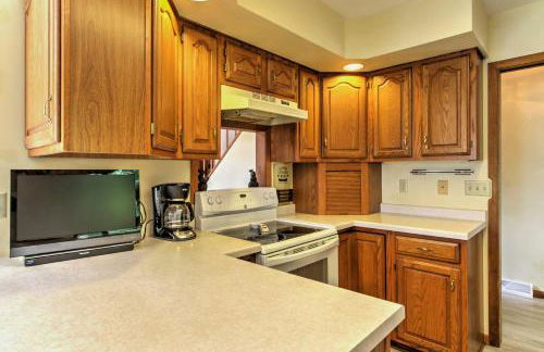 Waupaca Lakefront Home with Pool Table and Dock! - Foto 7