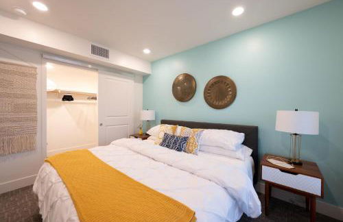 Downtown-Elevator-King Bed-Garage Parking-Laundry - Foto 3