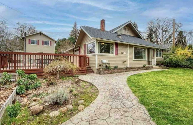 Medford Home and 2 Condos With Pool and Hot tub - Photo 31