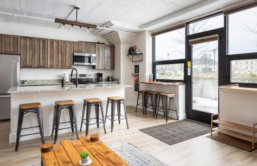 Red Drive at the Elegant Grand Traverse Commons - Foto 1