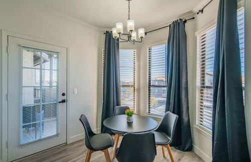 Amiable 2BD King Bed with Pool, Hot Tub, Gym, Parking - Foto 22