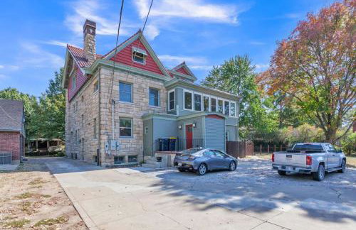 Massive 5 bedroom downtown - Photo 6