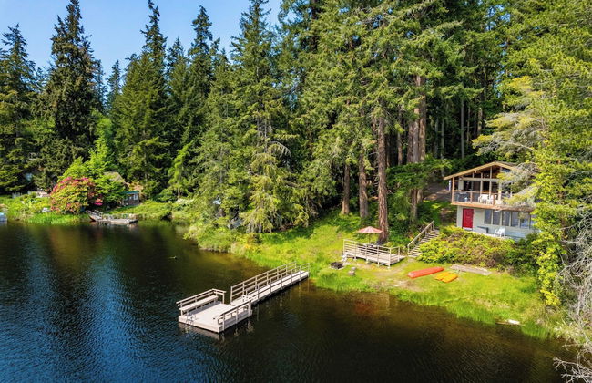 Goss Lake Getaway by Avantstay Lakefront Escape - Photo 1