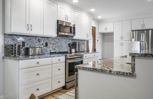 Beautiful Torch Lake House with Beach Access home - Foto 69