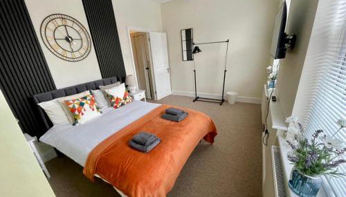 Stylish Gateway-2 bedroom house -5 minutes from the beach - Foto 2