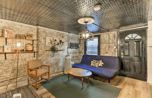 1850s historic Row House 7min train to NYC with private backyard - Foto 1