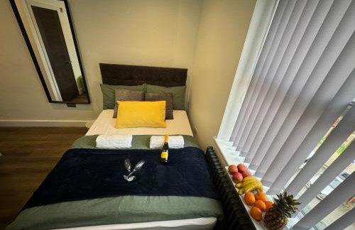 Southgate Luxury Apartments-Jaquzzi Bath-Private Parking- suitable for contractors - Foto 65