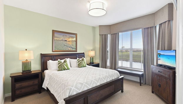 Genoa Vacation Rental: Stylish 2-BR Condo with Golf & Lake Views. Resort-Style Pool, Hot Tub, and Easy Access to Championship Golf. Minutes from Naples Beaches, 5th Avenue S, and Marco Island - Foto 4, Zimmer