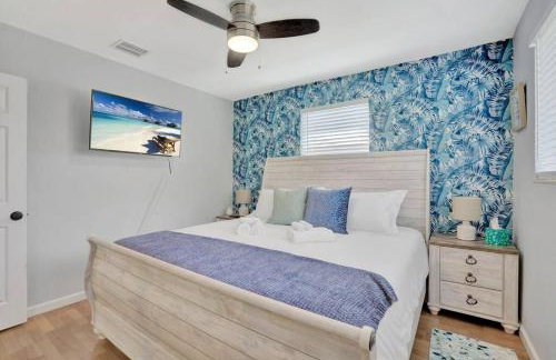 Eagle's Way with Firepit Heated Pool and Sunroom Near BEACH - Foto 56