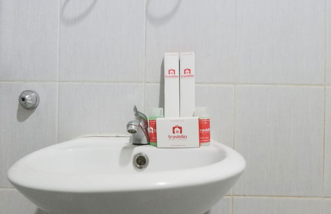 Pool View 2BR at Dian Regency Apartment - Foto 13