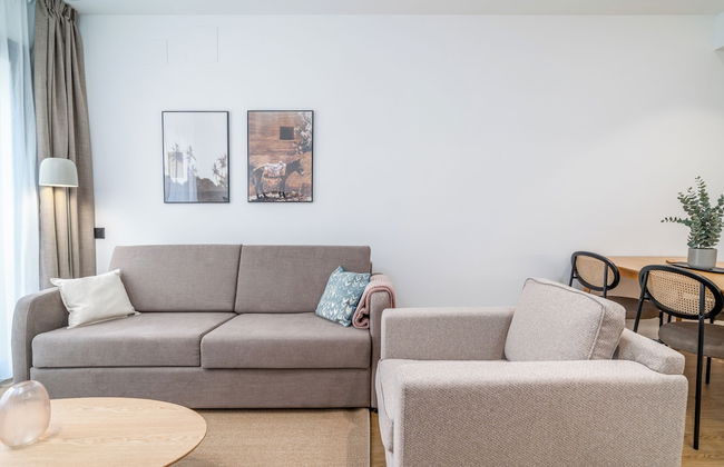 Limehome Barcelona Plaça Pirineus - Photo 25