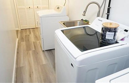 4BR House Mins to Downtown Annapolis with Firepit, Basement Bar, & Sleeps 12 - Foto 33