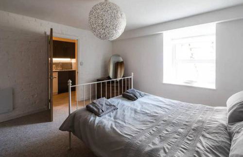 Spacious 2 Bedroom Apartment near Seafront - Photo 5