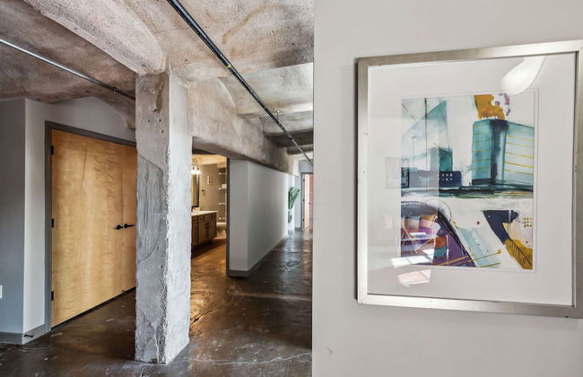 Luxury Historic Loft with Gym - Photo 36