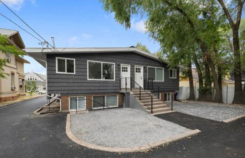 Light-Filled Modern Flat Near 25th Street Fun - Photo 35