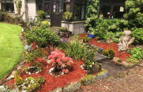 Serene Countryside Home with Manicured Gardens - Foto 24