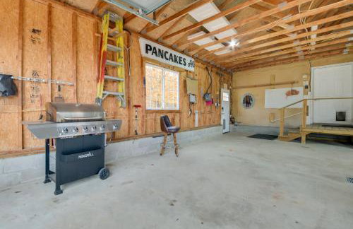 The Country House - Kalkaska Retreat with Fire Pit - Foto 36