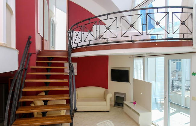 Seahorse Deluxe Hotel - Photo 14