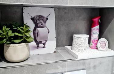 Lovely house with back garden - PRIVATE driveway - Foto 24