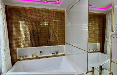 Apartament "Gold Luxury Dubai" Centrum z dużą wanną dla Dwojga - Foto 16