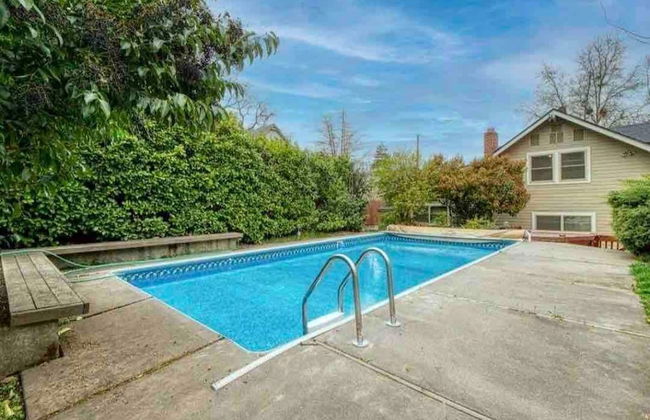 Medford Home and 2 Condos With Pool - Foto 8