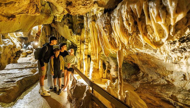 Os adentraréis en unas asombrosas grutas