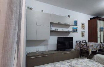 Ampio monolocale con terrazzo - a 2 passi dal mare - Foto 6