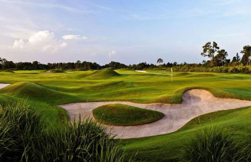 See all of Port Lucie in this resort amenities 2BD condo with resort amenities - Foto 26