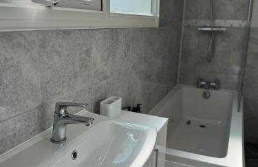 Luxury Three Bedroom Duplex Apartment Torquay Marina - Photo 10