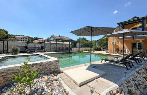 Pet Friendly Apartment In Krsan - Photo 10