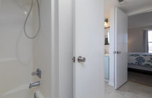Carolina Waves - Oceanfront Relaxation and Poolside Fun in Surf City! - Foto 25