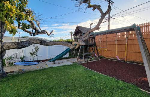 Spacious 3 bedroom unit with backyard and parking just 10 minutes from Rodeo Dr and attractions! - Photo 31