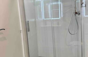 8 min walk to the beach & 10 min walk to Convention Centre ! - Photo 19