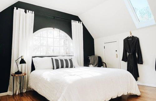 Wildland Loft Serene Mountain Retreat w Fireplace AC Fire Pit Hammock Outdoor Lounge Area Record Player Pets OK - Foto 4