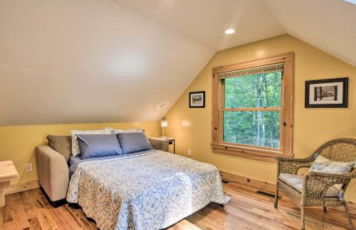 Romantic Asheville Area Cabin with Deck and Hot Tub! - Foto 18