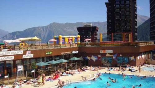 F2 Le Corbier aux pieds des pistes, commerces et esf - Photo 2