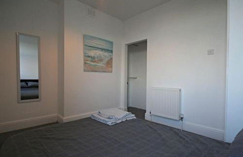 Charming 3-Bed House in Whitwell village - Photo 5