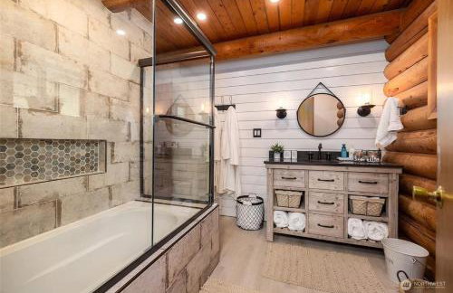 Riverfront cabin with hot tub and sauna 1st floor - Foto 9