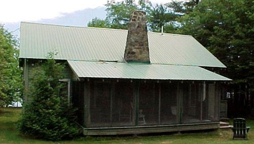 Nestled Camping Cabin Rental Overlooking Lake near Glens Falls, New York - Foto 3