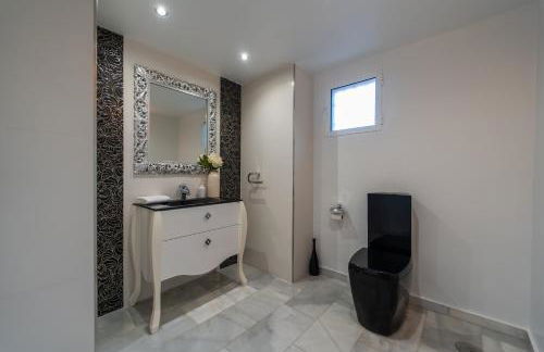 Luxury Vacation Villa - Photo 21