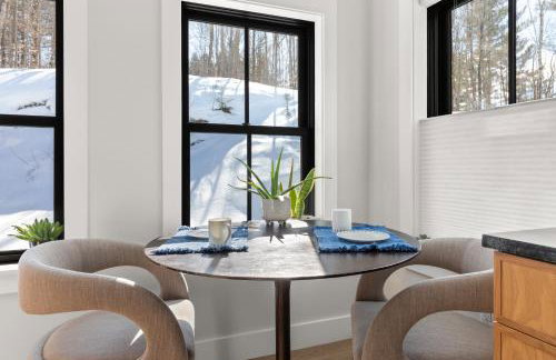 New & Modern Townhouse Close to Skiing, Brand New Hot Tub - Photo 26