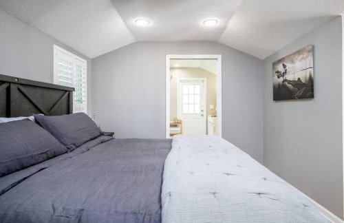 Massive 3 bedroom with large backyard - Foto 35