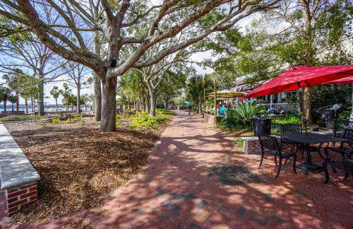 NEW LISTING! Views of Intracoastal Waterway - Sleep 4 - Foto 43