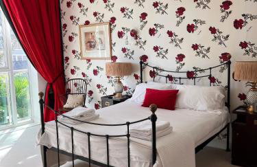 Luxury Villa with Beach Hut and Hot Tub - Photo 6