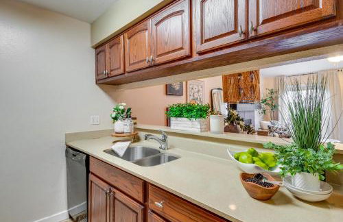 College Station Gem with Pool Access Near University - Foto 11