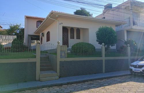 Casa 4 Quartos garagem 3 carros, churrasqueira e ar condicionado, - Foto 1