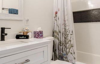 Ann Avenue Spacious 3BR Home with Games, Yard and Near Downtown - Photo 41