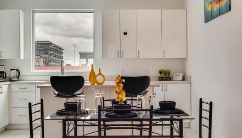 Metro View 2BR I Parking I King Bed I Workspace - Foto 4