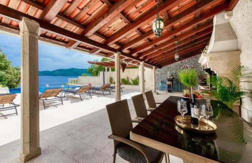 Villa Ragusea With a Private Beach - Photo 17