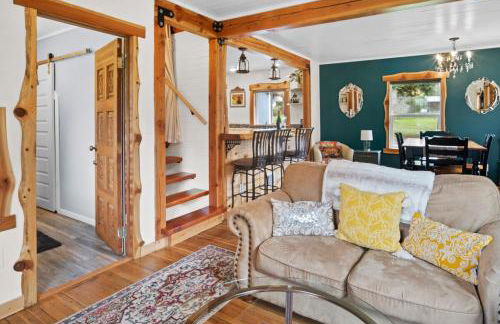 Mt Rainier Retreat with Spa Bathroom-Hot Tub-Fireplace - Foto 1